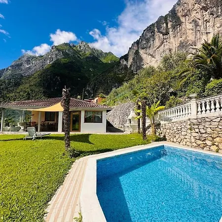 Villa Belvedere With The Swimming Pool *